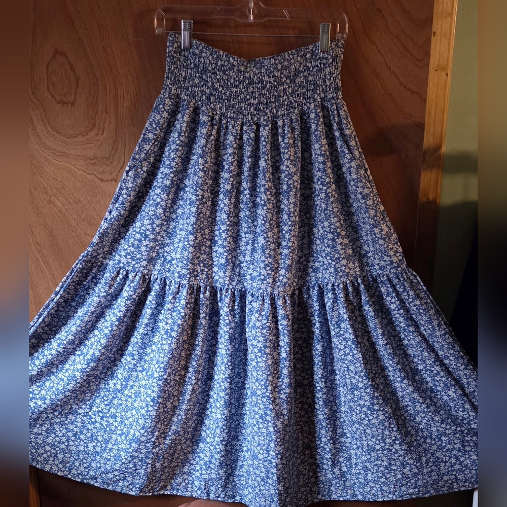 Tiered Floral Blue & White Skirt Sz Large